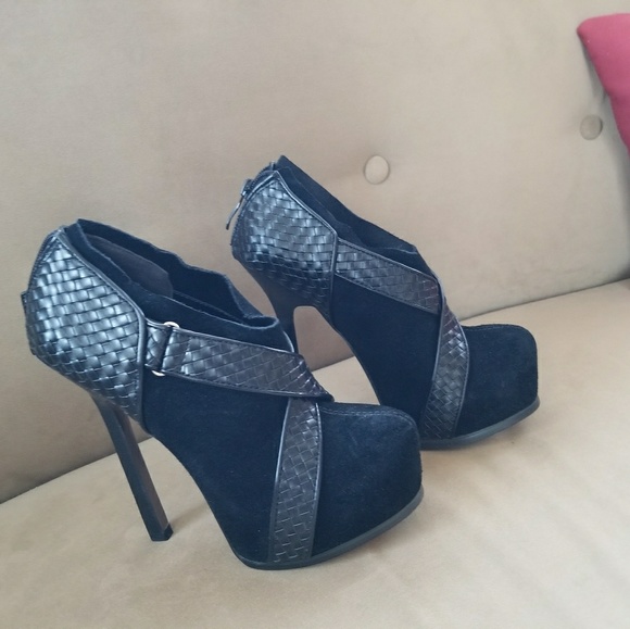 BEBE SHAYLA BLACK PLATFORM BOOTIES SIZE 7 - Picture 2 of 5